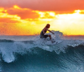 kaiyun入口-星光闪耀伯纳乌，贝林厄姆独领风骚，国米束手无策，教练深情拥抱致敬，贝林厄姆闪耀伯纳乌，国米无奈败北，教练深情拥抱致敬